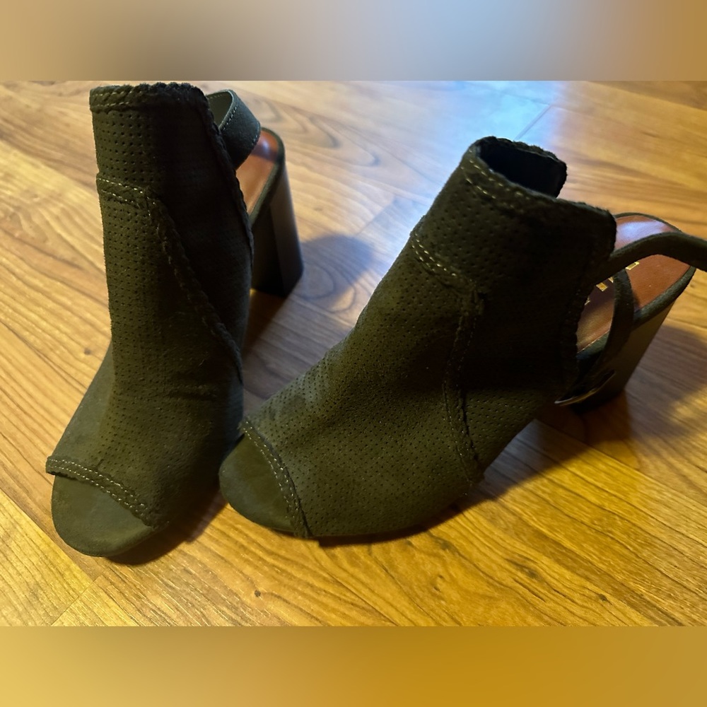 MIA dark forest green heels